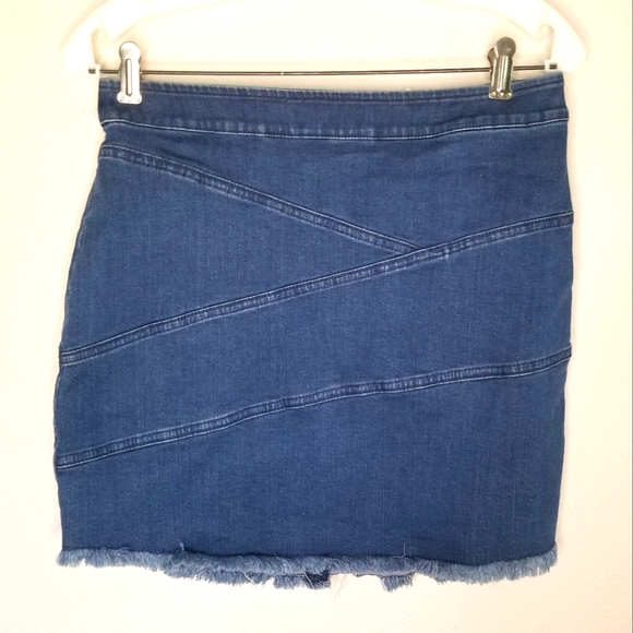 BCBGeneration size 6 denim short slim mini skirt back zip - Picture 1 of 7